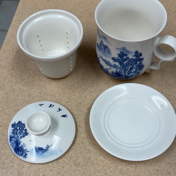 Authentic Chinese tea steeper Blue and White Scenic Mug with Lid and Saucer - Picture 2 of 8